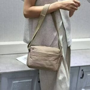 Pikku sportlaukku beige